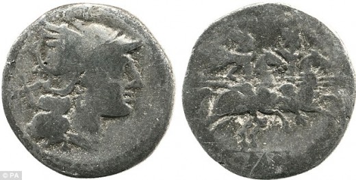 Római ezüst denarius  i.e. 211-ből